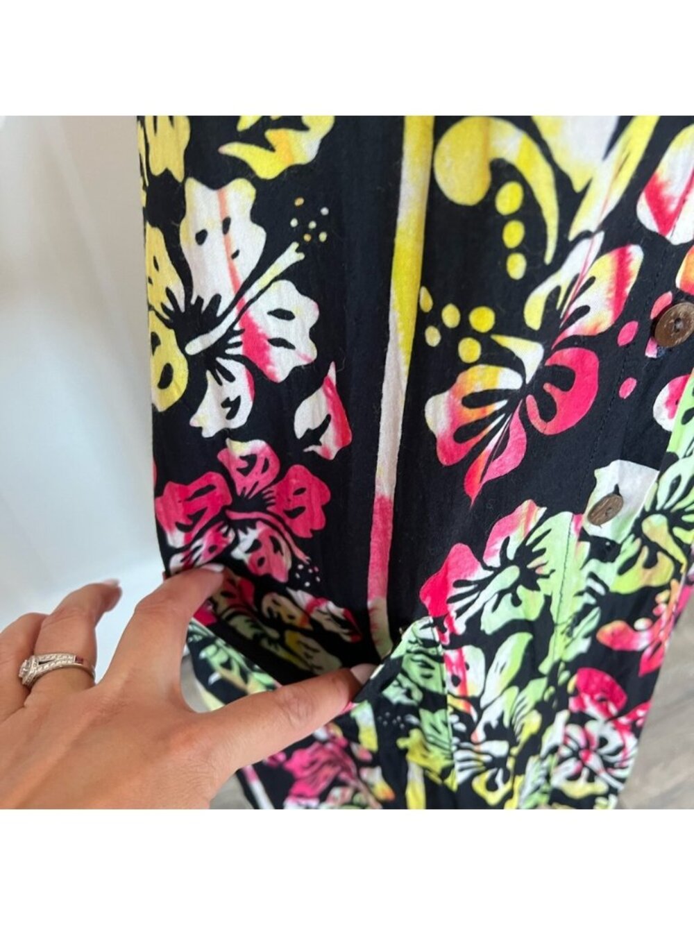 Black Hawaiian Dress with Colorful Flowers Size 1 100% Rayon (4-6) - Picture 9 of 15